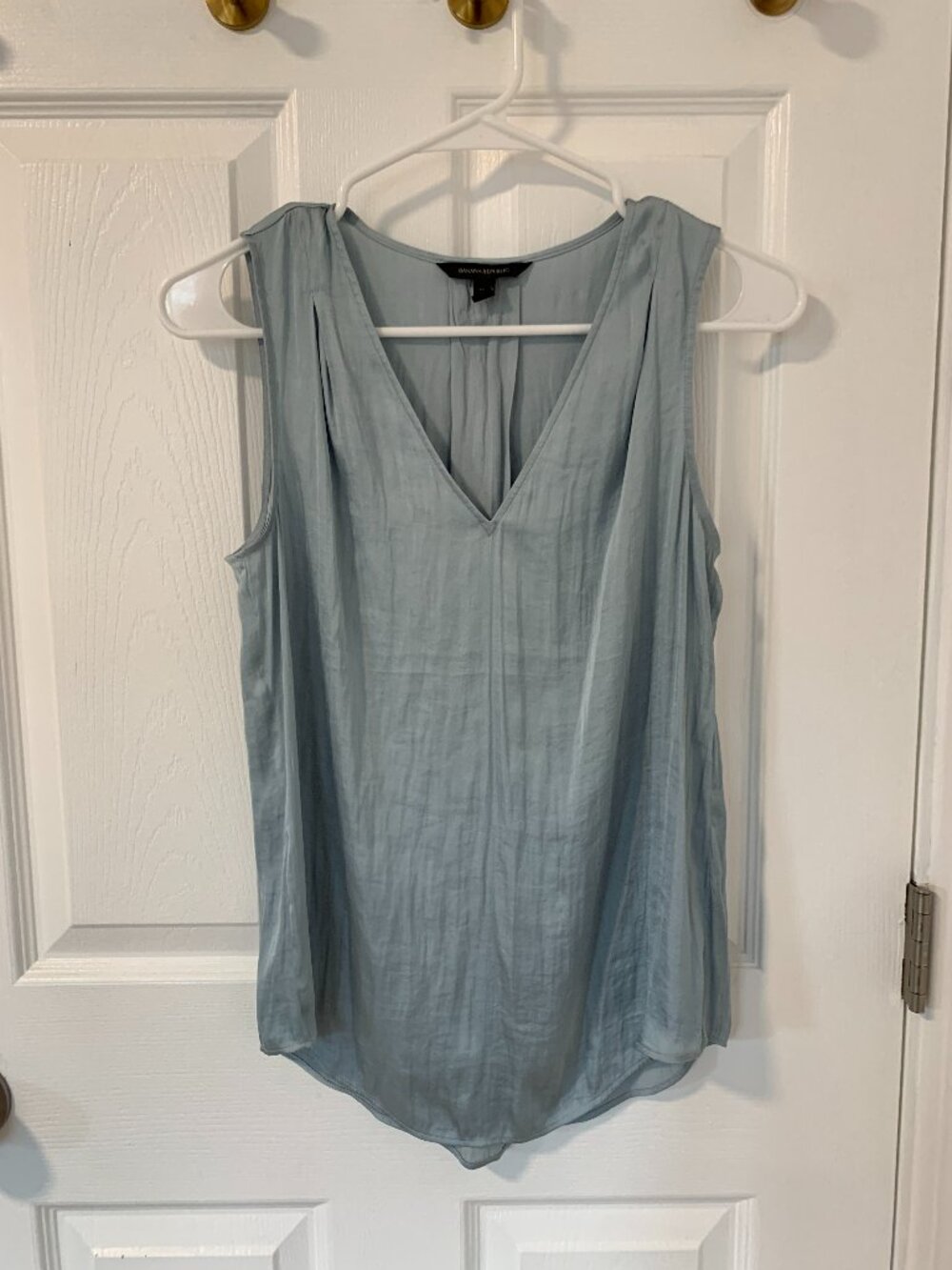 Banana Republic V Neck Sleeveless Satin Blouse Top in Light Blue Gray XS